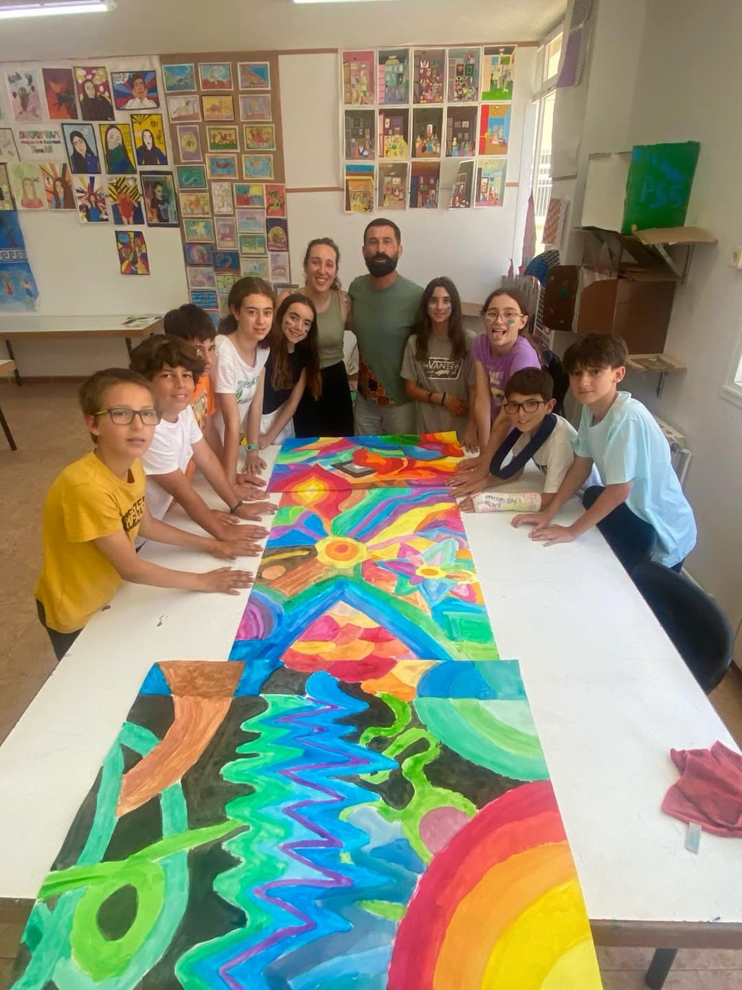 🎨 Los alumnos de 6eme han participado en el primer boceto de un proyecto precioso que pronto cobrara vida en las escaleras exteriores de la puerta 2 de LFI BELAIR 🪄✨ ¡Gracias @alessiainart por guiarlo